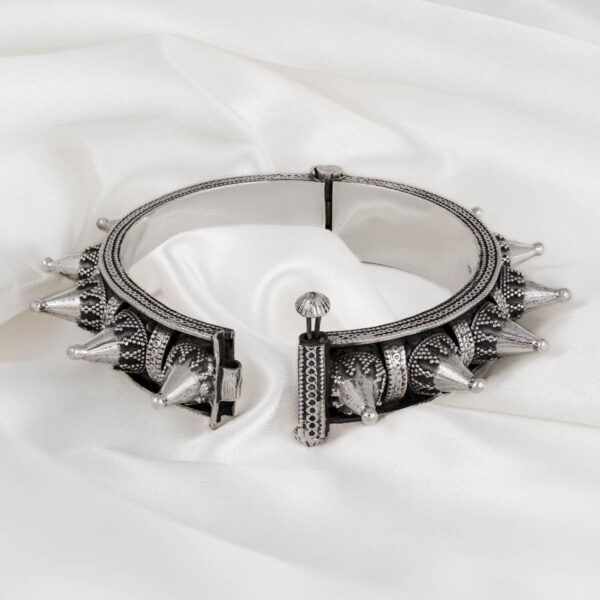 Vintage Oxidized Bangle with Spikes - Image 5